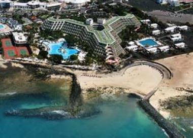 Pohled na hotel Gran Melia Salinas u moře, Lanzarote
