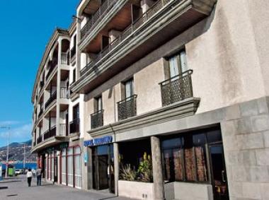 Pohled na městský hotel Maritimo na ostrově La Palma