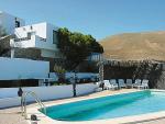 Jedna z budov La Calerita a bazén, Lanzarote