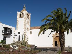 Kanárský ostrov Fuerteventura a Betancuria s kostelem