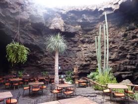 Restaurace uvnitř jeskyně Jameos del Agua