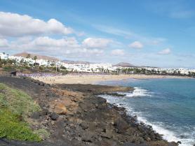 Lanzarote s městečkem Costa Teguise