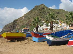 Pláž Playa de las Teresitas - loďky