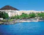 Pohled na hotel Los Fariones u moře, Lanzarote